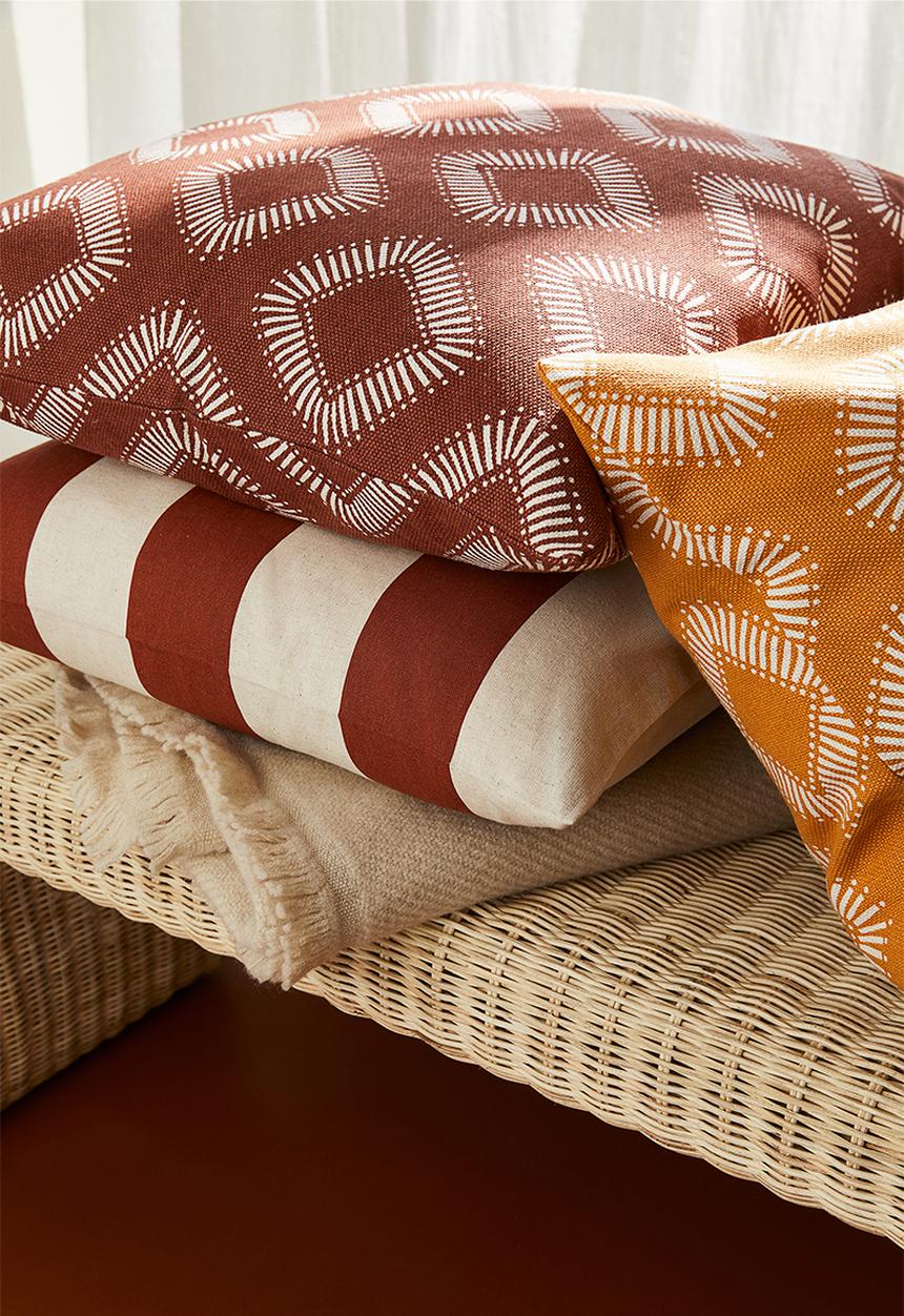 H&M - Patterned cushion cover - rust brown/white 