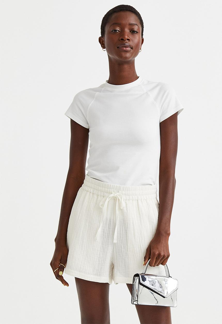 H&M - Crinkled cotton shorts - cream