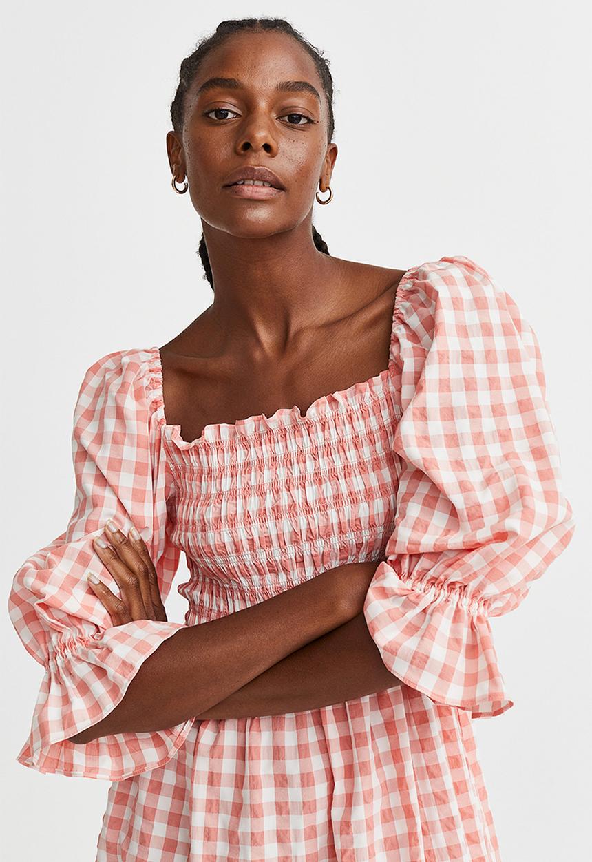 H&M - Puff-sleeved seersucker dress - coral/checked 