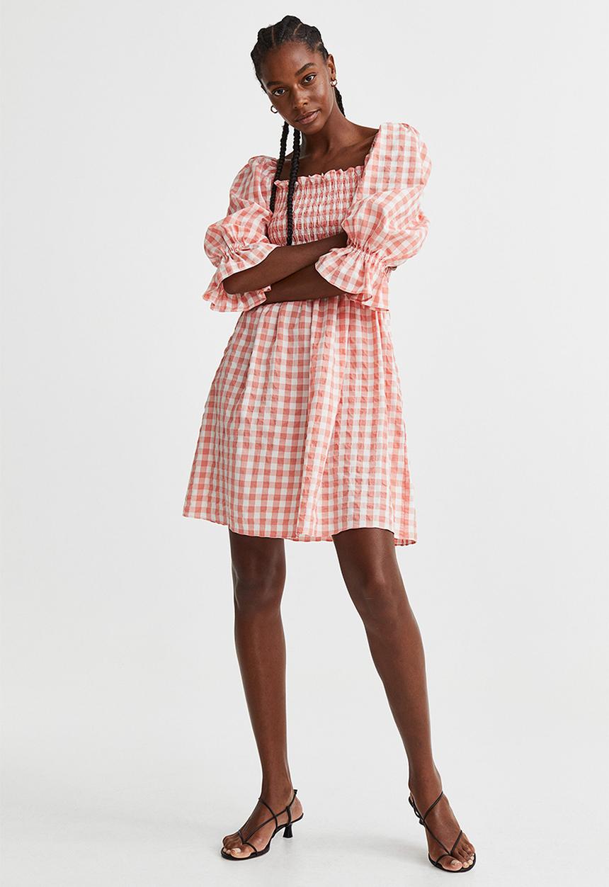 H&M - Puff-sleeved seersucker dress - coral/checked 