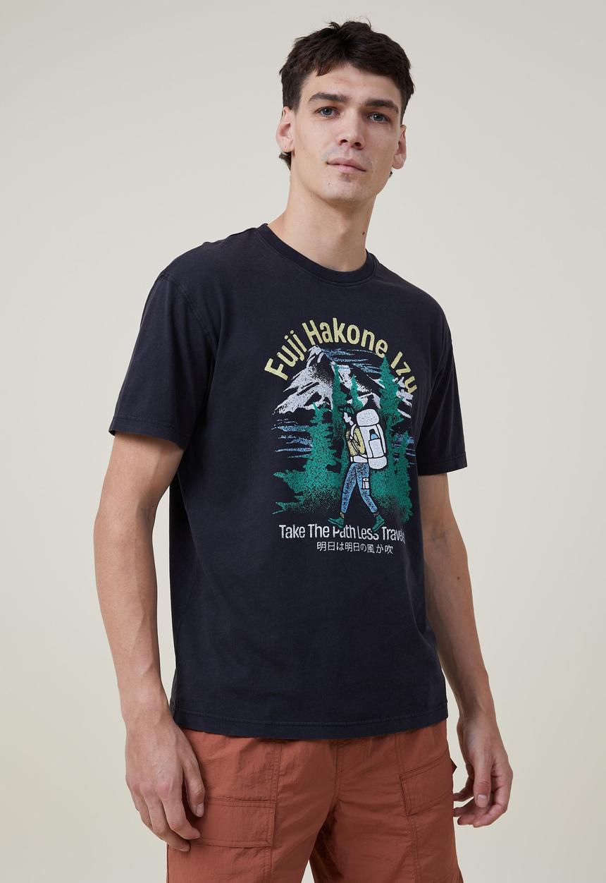 Cotton On - Premium loose fit art T-shirt - Washed black/fuji hakone izu