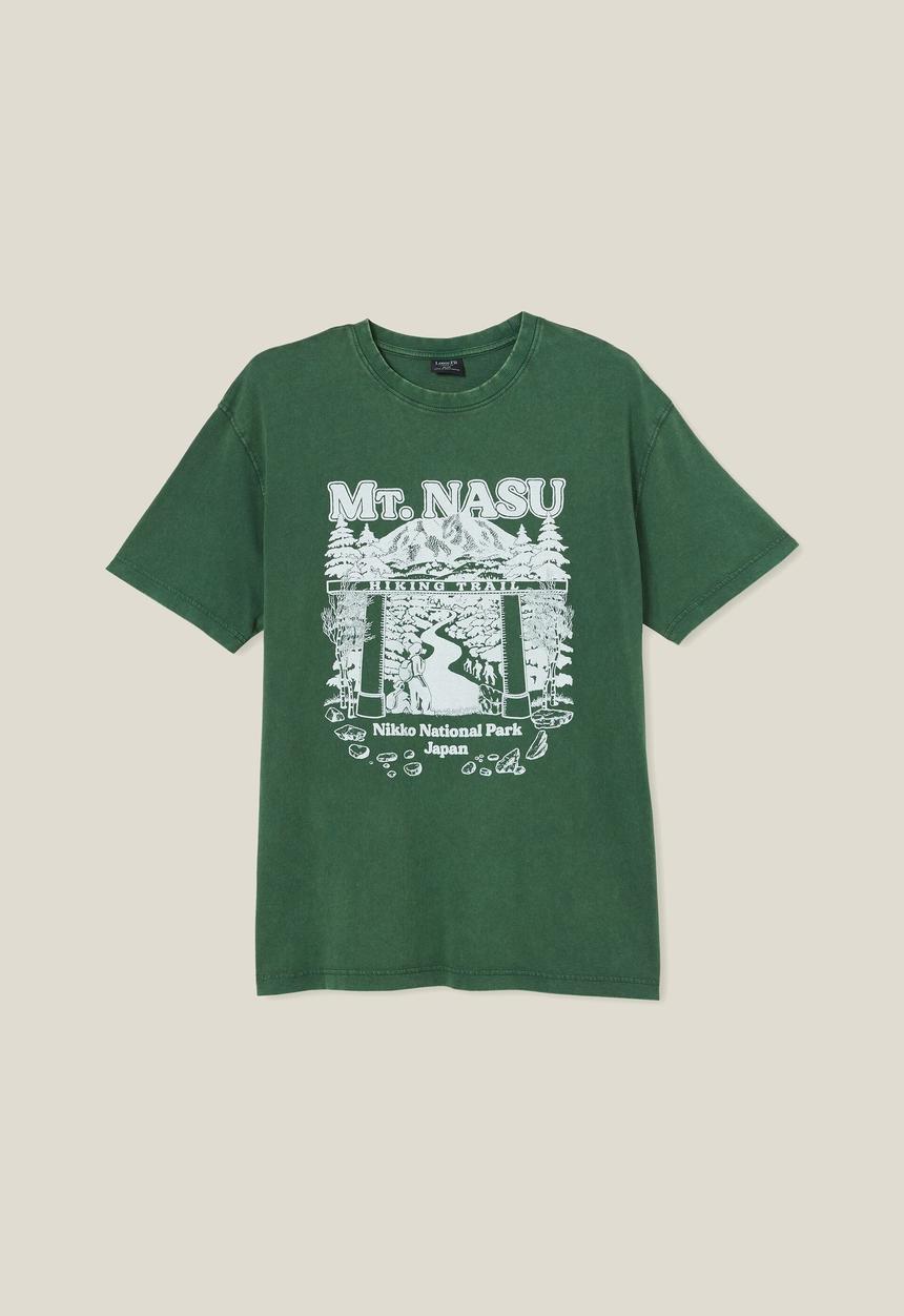 Cotton On - Premium loose fit art t-shirt - irish green/mount nasu