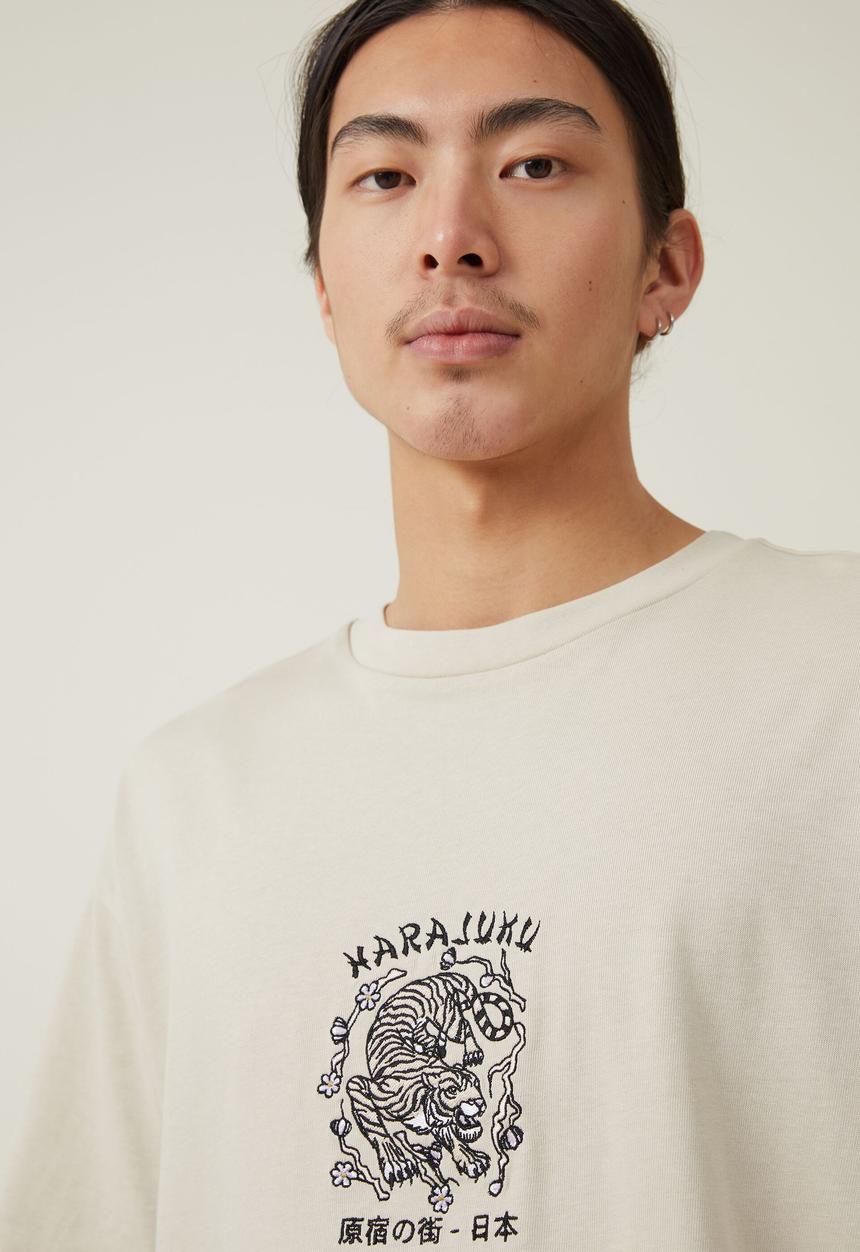 Cotton On - Heavy weight graphic T-shirt - pearl/harajuku tiger