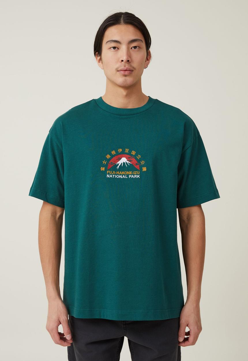 Cotton On - Heavy weight graphic T-shirt - evergreen/mt fuji hiking