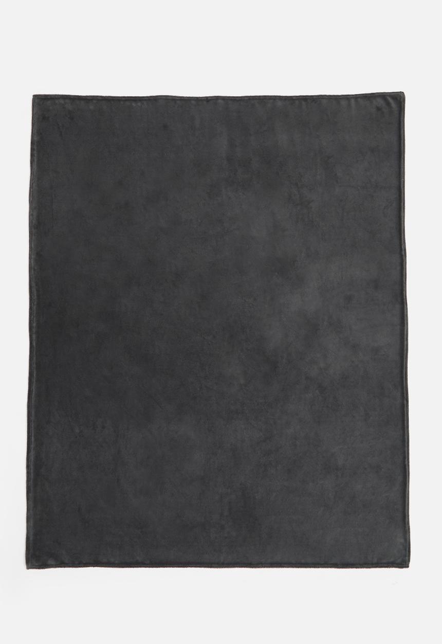 Sixth Floor - Coral fleece throw - charcoal
