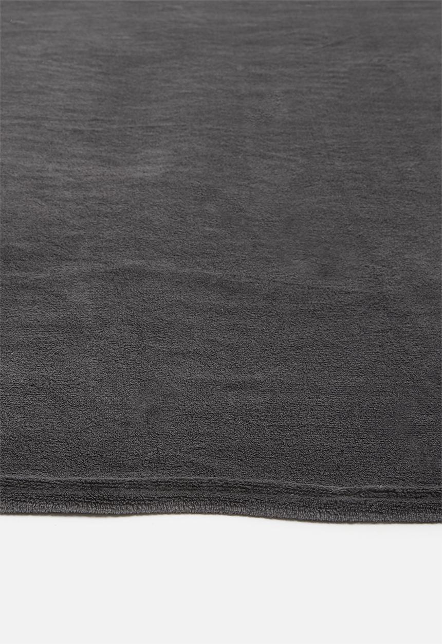 Sixth Floor - Coral fleece throw - charcoal