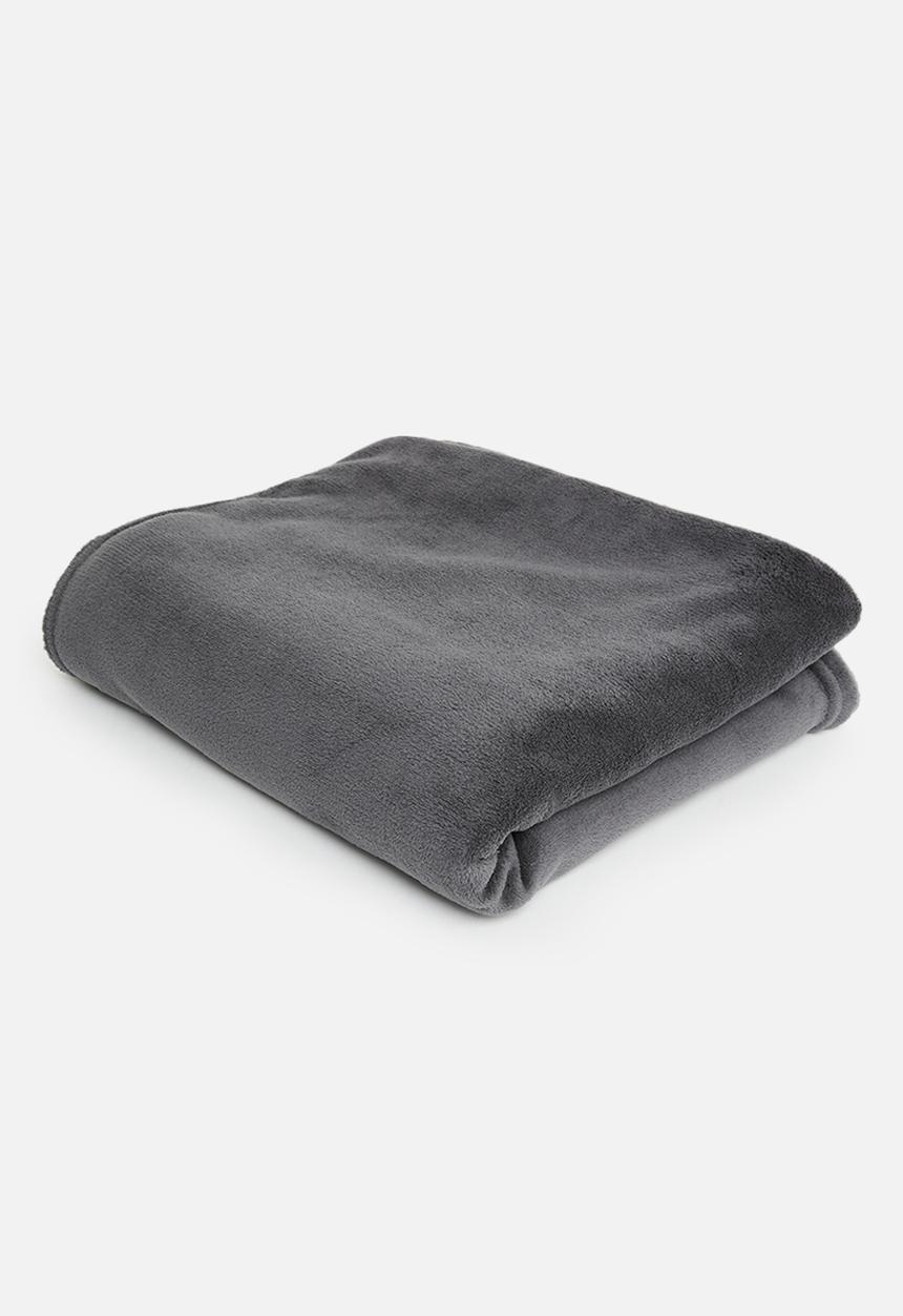 Sixth Floor - Coral fleece throw - charcoal