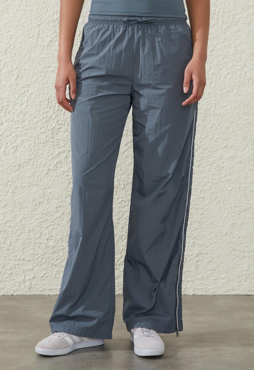 Cotton On - Warm up woven pant - blue steel/piping