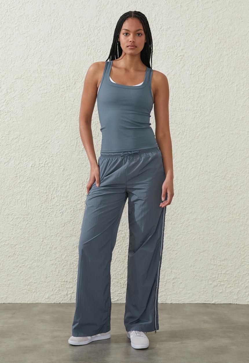 Cotton On - Warm up woven pant - blue steel/piping