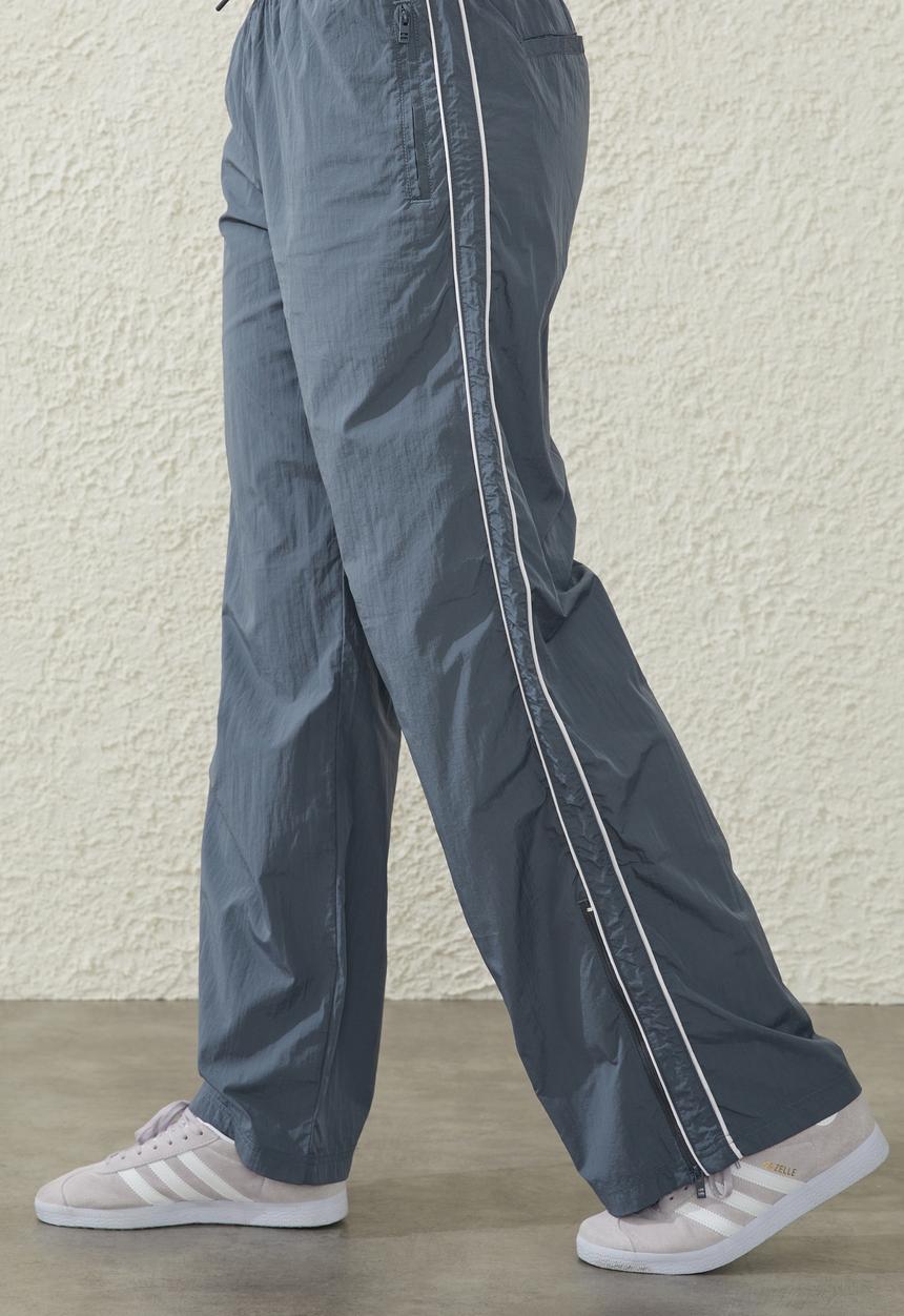 Cotton On - Warm up woven pant - blue steel/piping