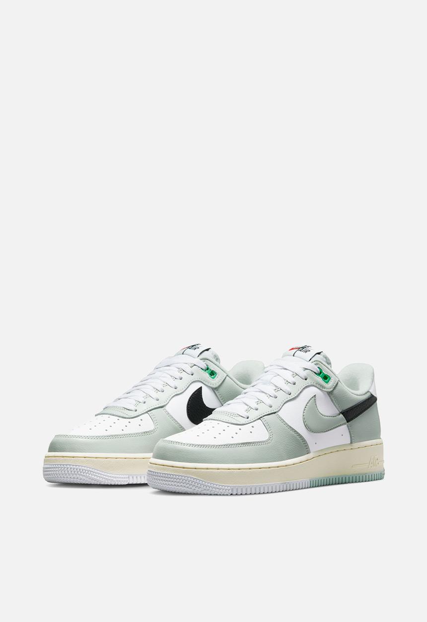 Nike - Air Force 1 '07 LV8 