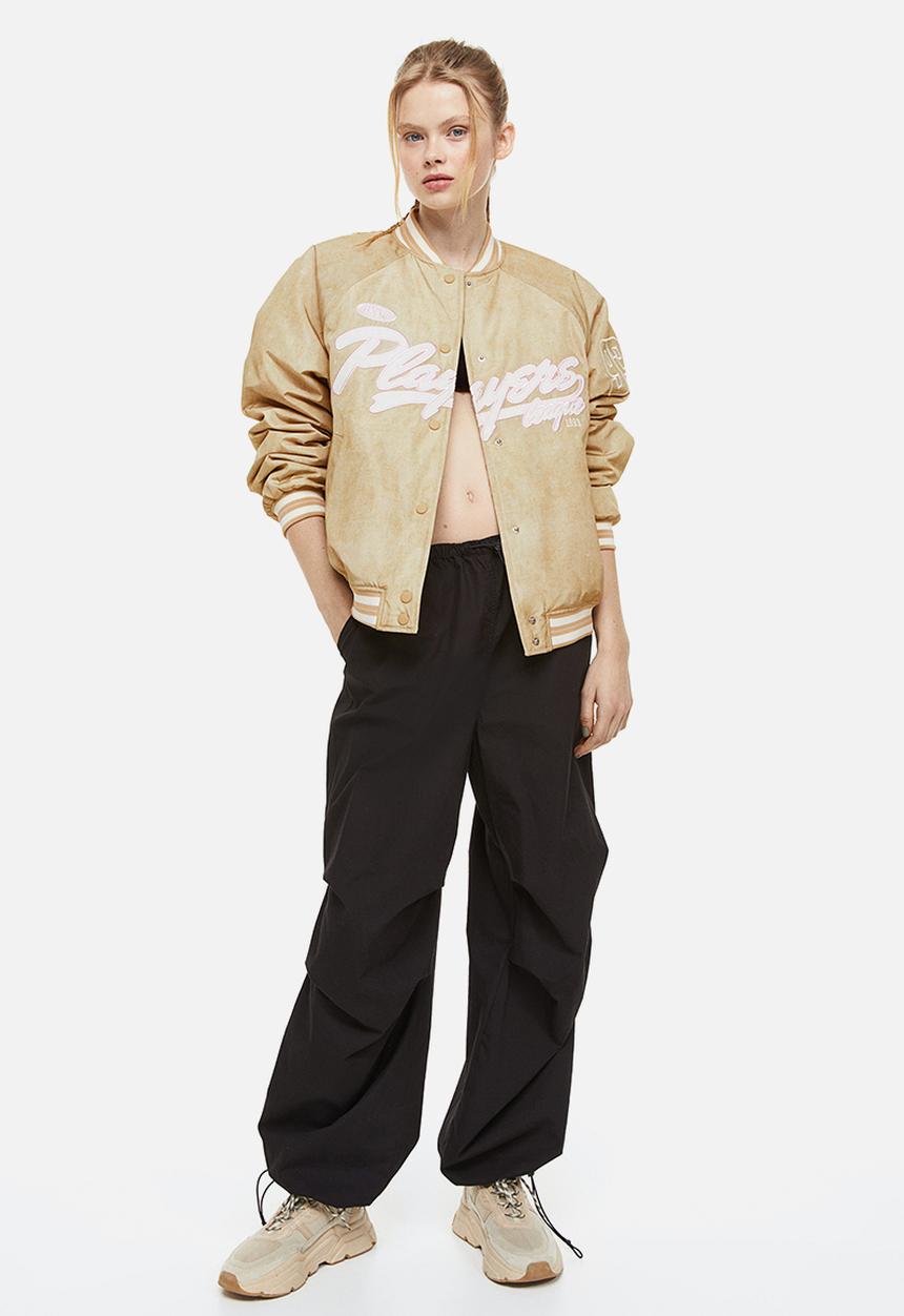 H&M - Embroidered baseball jacket - light beige/players 