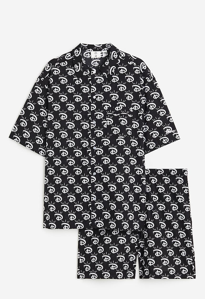 H&M - Relaxed fit pyjama shirt and shorts - black/disney100