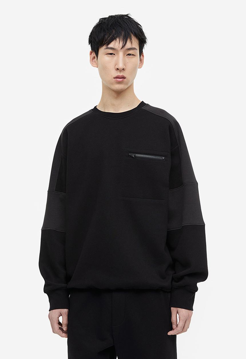 H&M - Relaxed fit pocket-detail sweatshirt - black