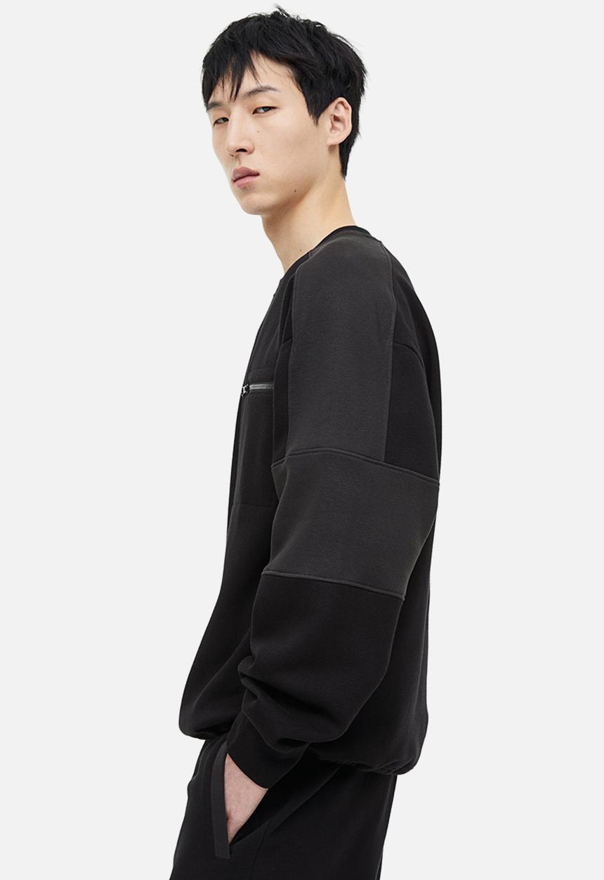 H&M - Relaxed fit pocket-detail sweatshirt - black