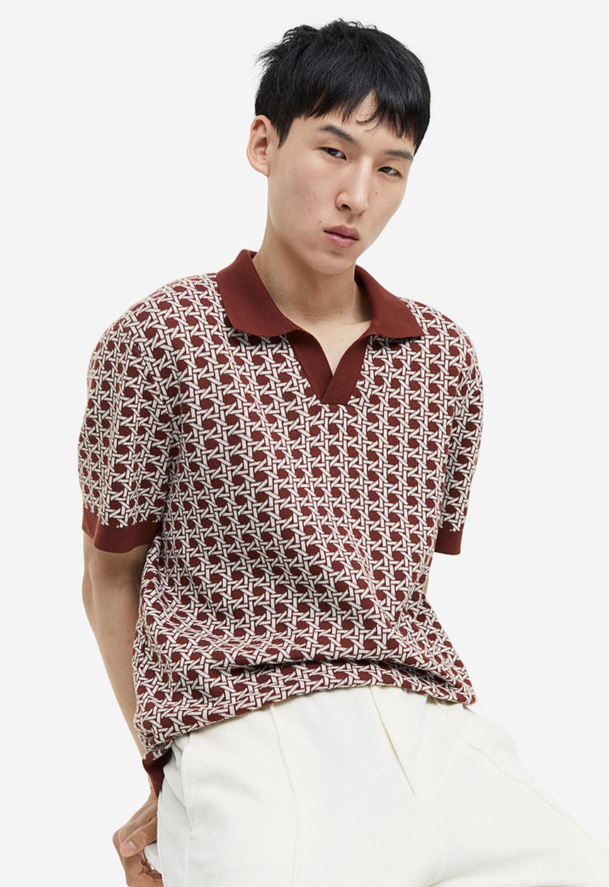 H&M - Regular fit fine-knit polo shirt - brown/patterned