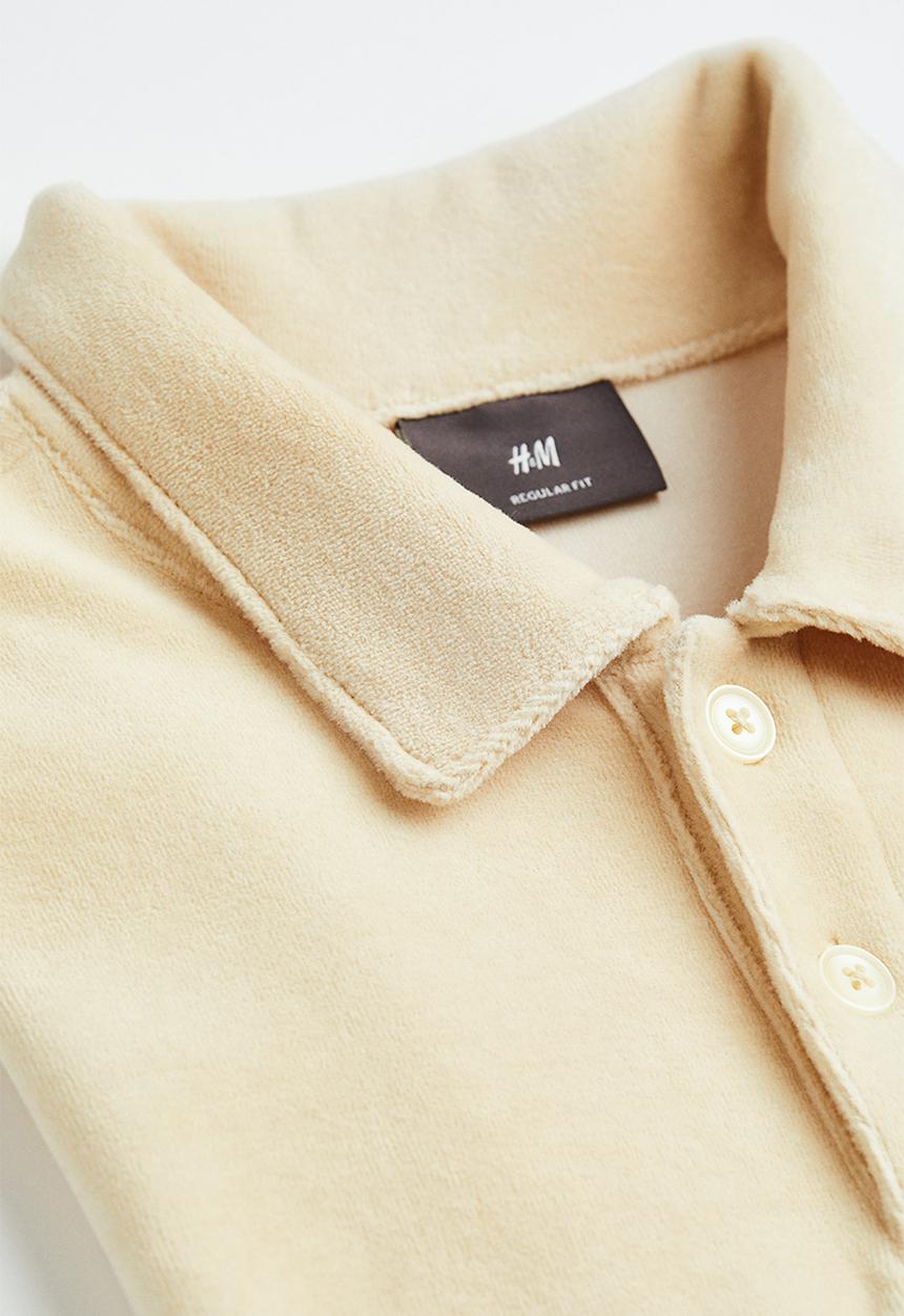 H&M - Regular fit velour polo shirt - light beige 