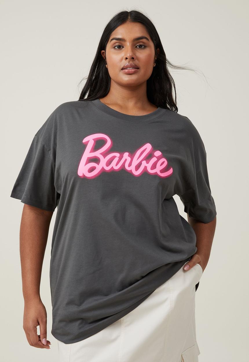 Cotton On - Plus barbie oversized fit tee - lcn mat barbie glow/graphite