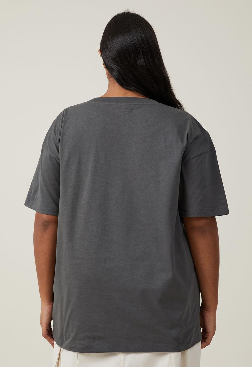 Cotton On - Plus barbie oversized fit tee - lcn mat barbie glow/graphite