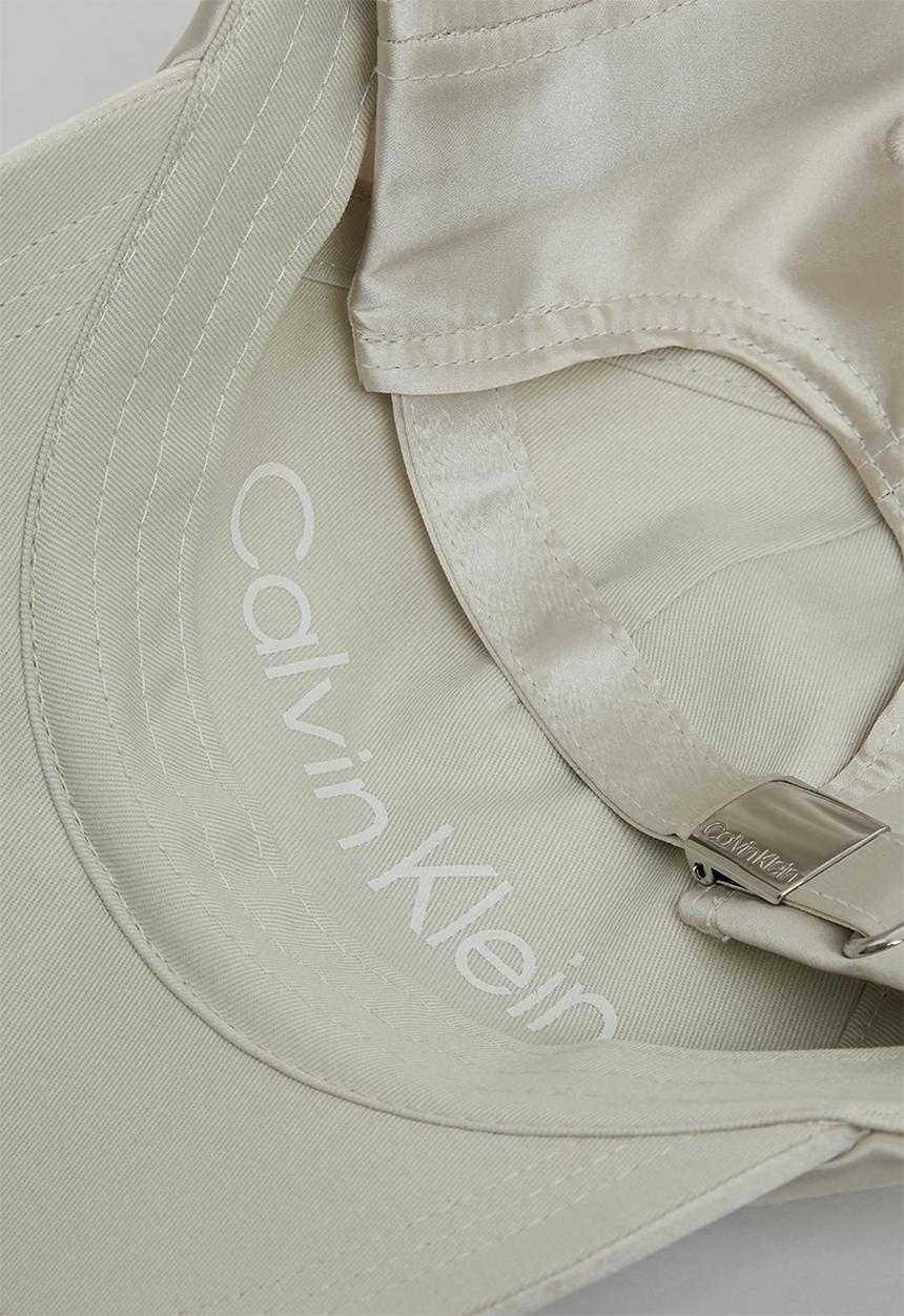 Calvin Klein - Ck must logo cap satin - dark ecru