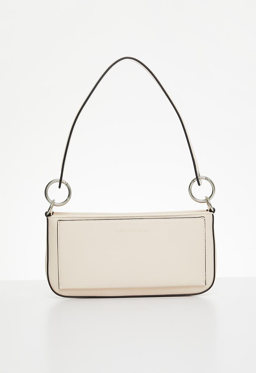 Calvin Klein - Sculpted shoulder pouch25 mono - ballet