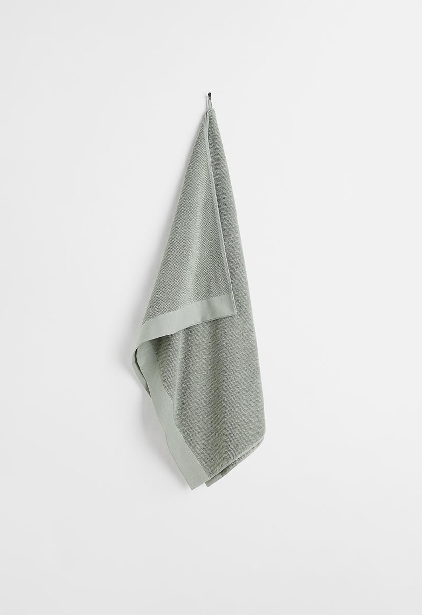 H&M - Cotton terry bath sheet - sage green