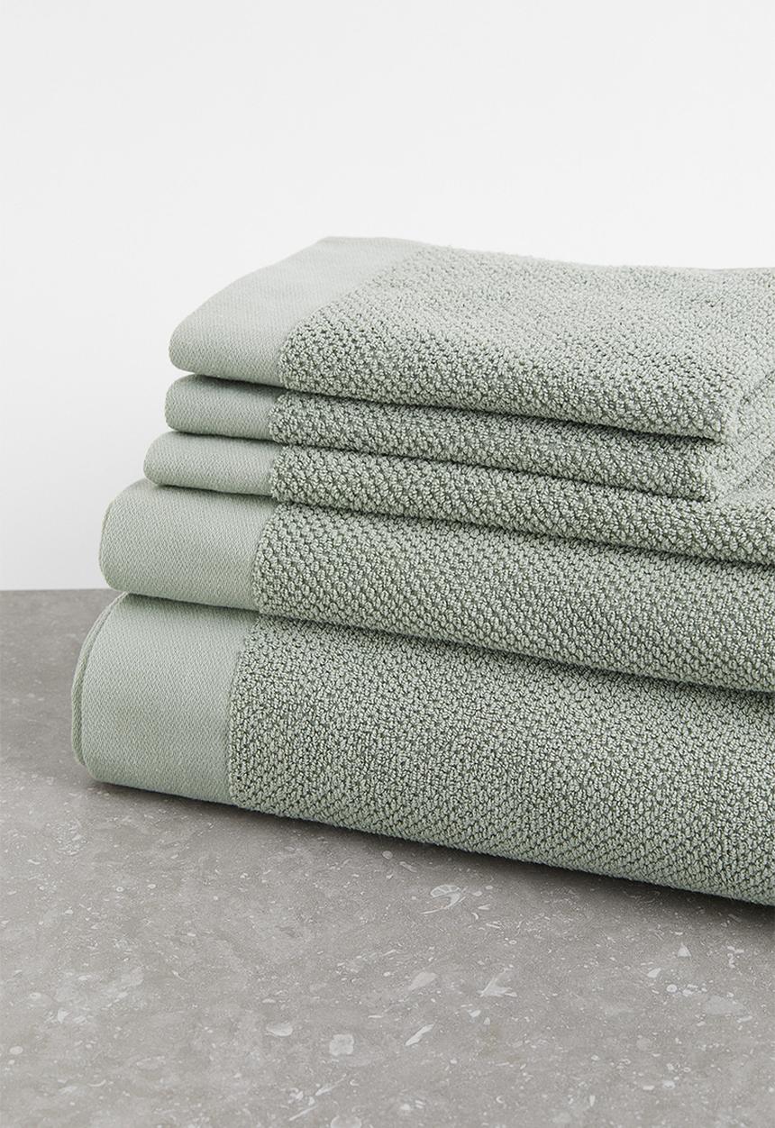H&M - Cotton terry bath sheet - sage green