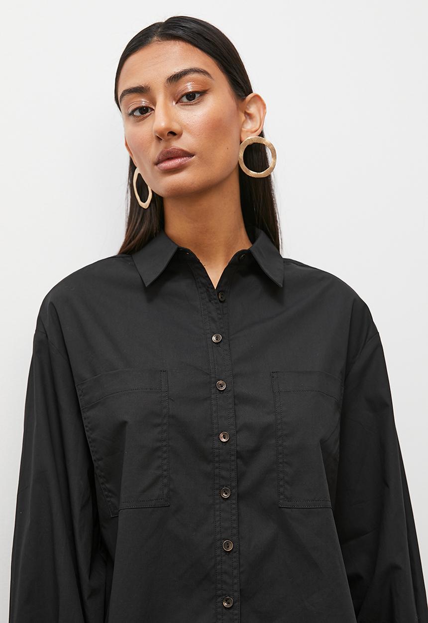Oversized side slit shirt - black