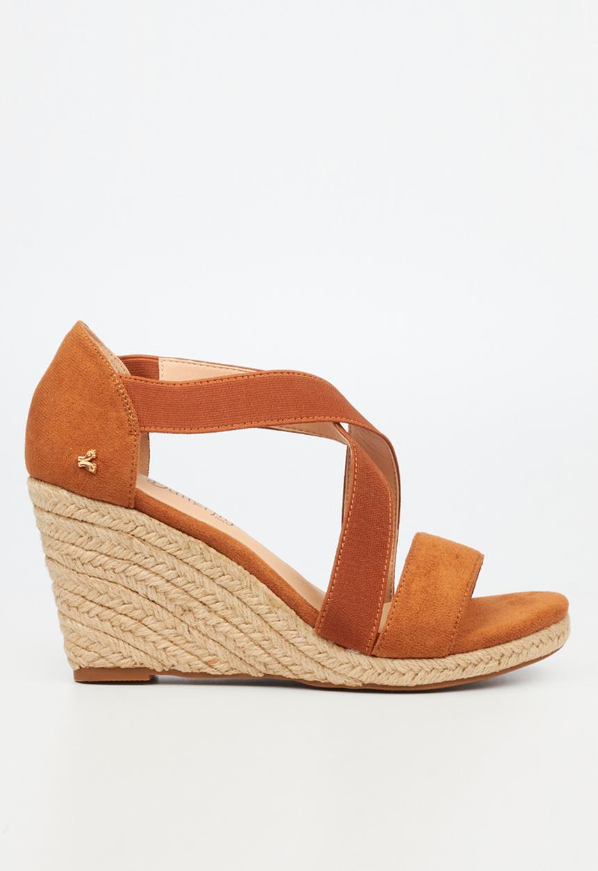Butterfly Feet - Drayco 10 wedge heel - tan