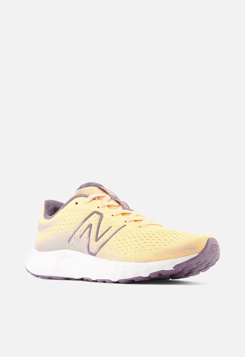 New Balance  - 520 V8 