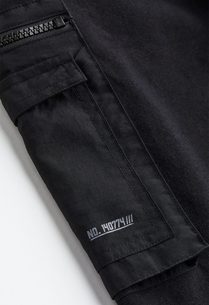 H&M - Loose fit cargo joggers - black