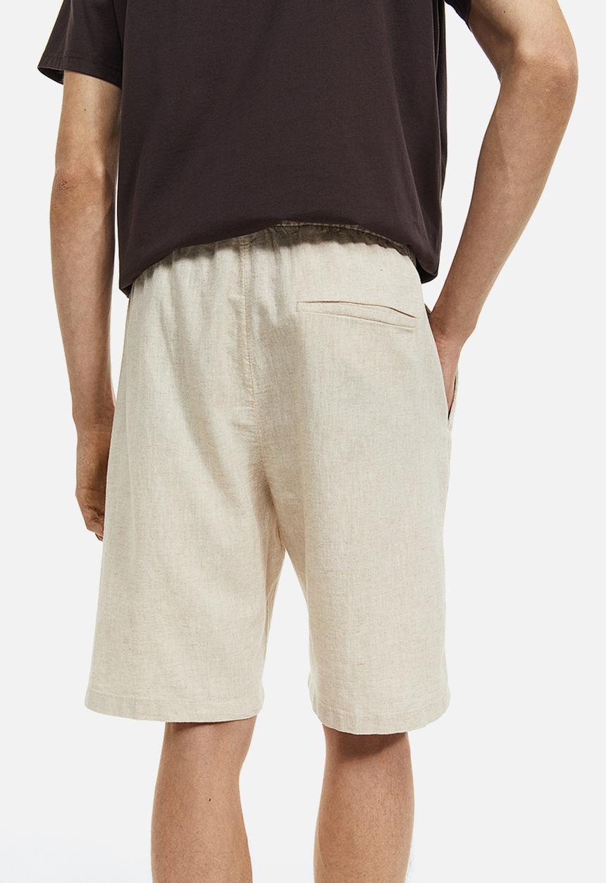 H&M - Regular fit shorts - light beige 