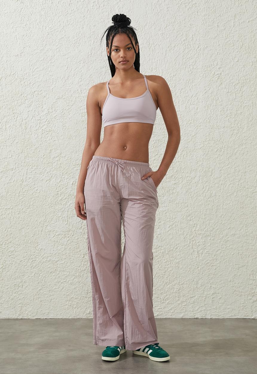 Cotton On - Recycled workout crop - pearl mushroom