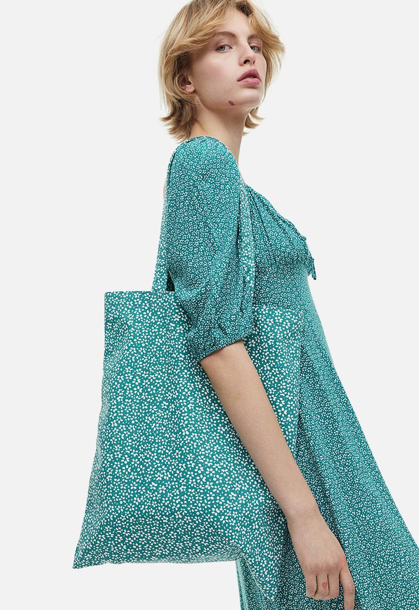 H&M - Printed canvas shopper - green/floral 