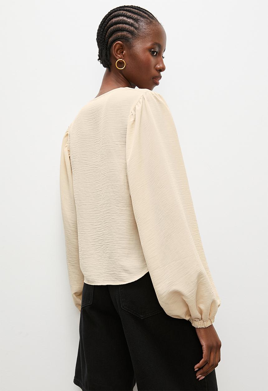Superbalist - Balloon sleeve v-neck shell - perfectly pale