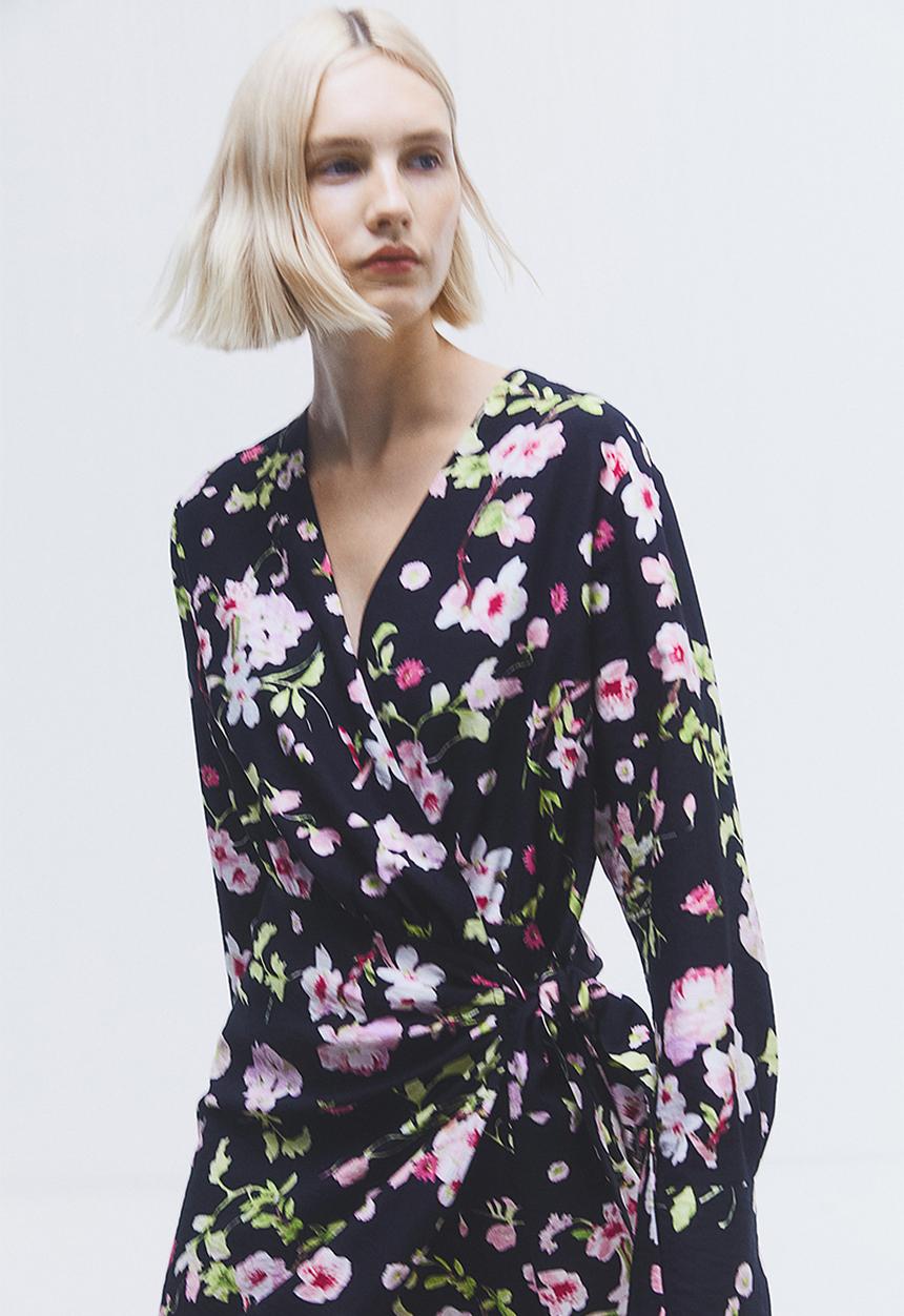 H&M - Tie-detail wrap dress - black/floral 