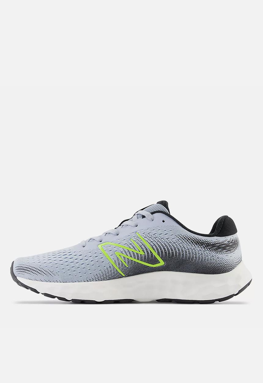 New Balance  - 520 V8