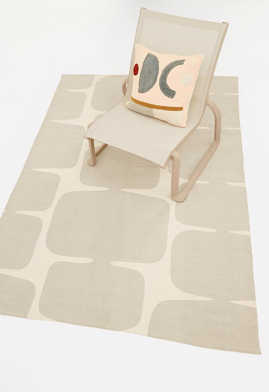 Sixth Floor - Retro boulder printed rug - grey