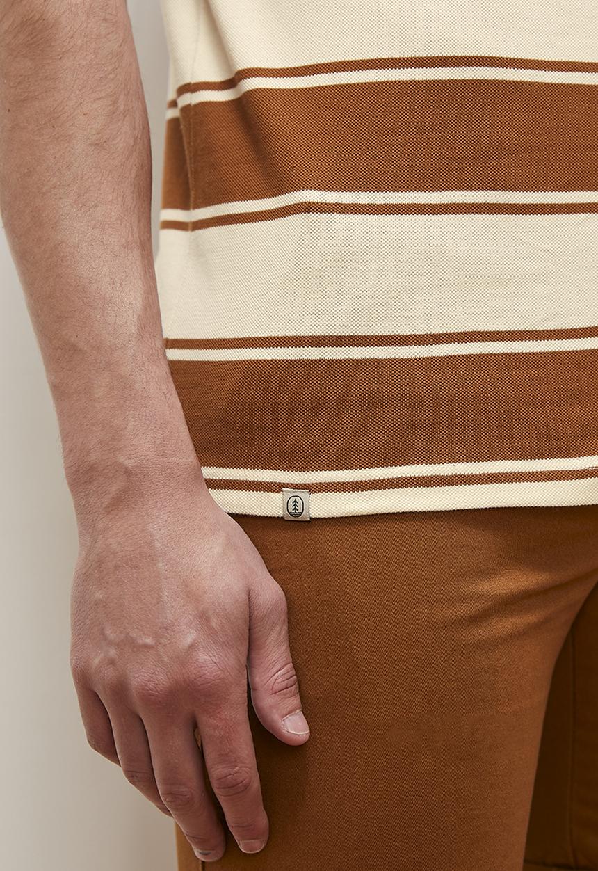 Lark & Crosse - Londi regular fit striped golfer - brown & ecru