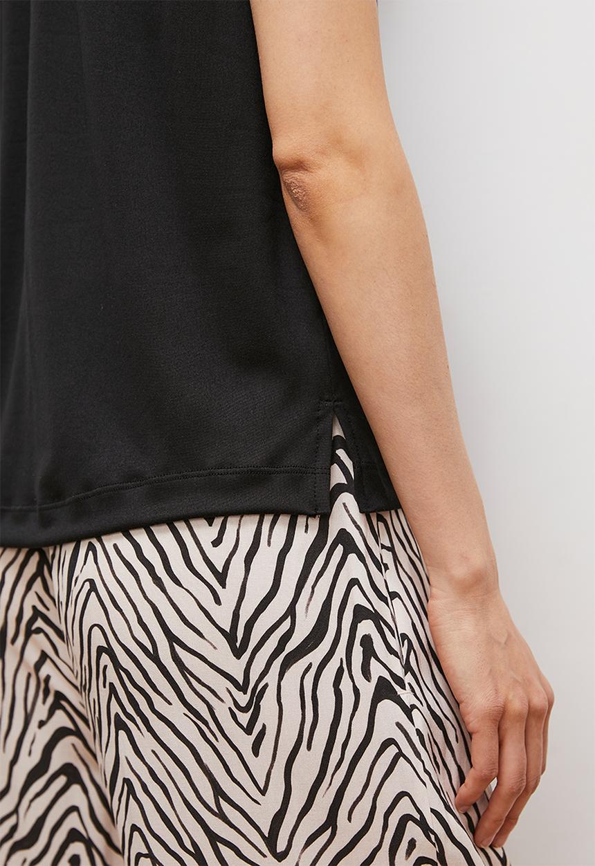 edit - V-neck relaxed vest - black