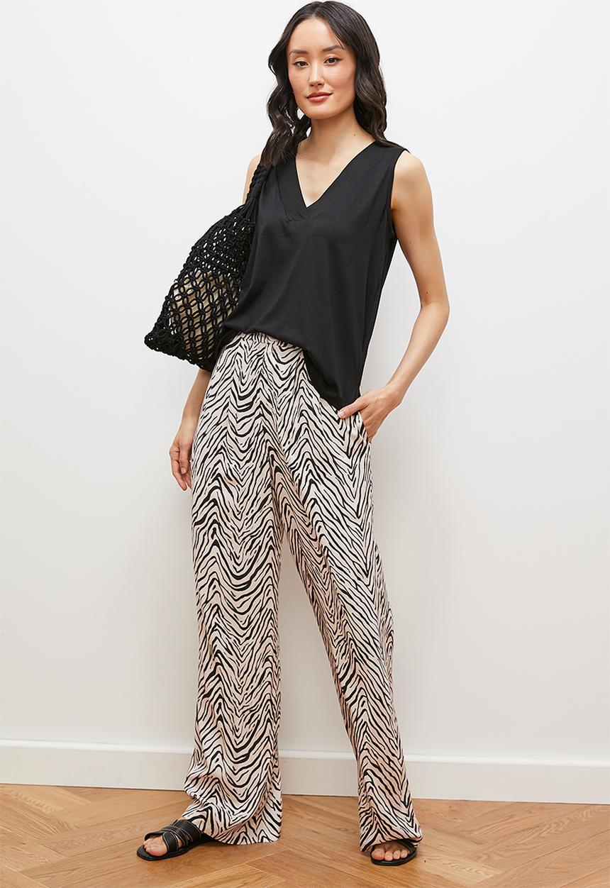edit - V-neck relaxed vest - black