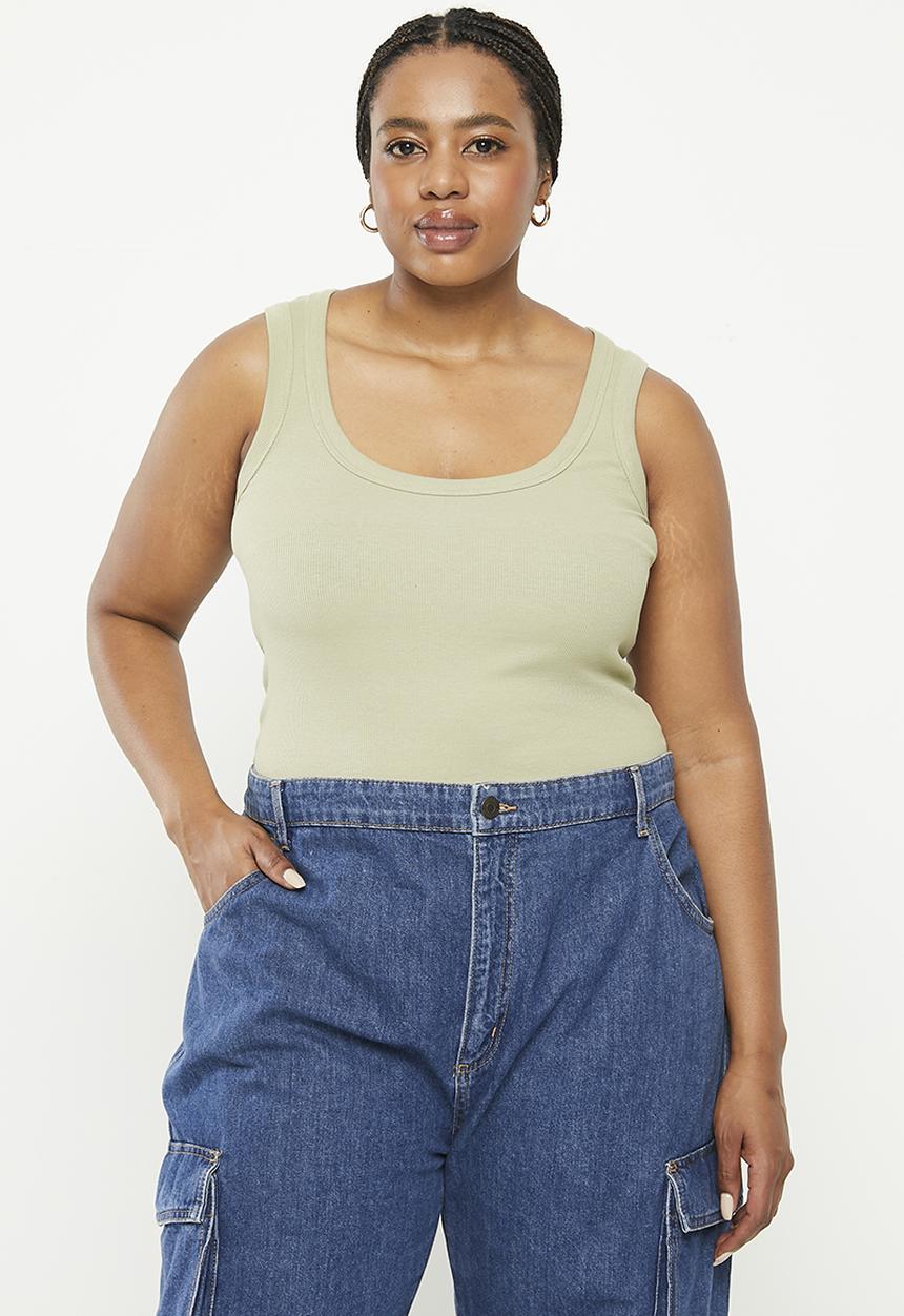 Cotton On - Plus the one organic rib scoop tank - desert sage