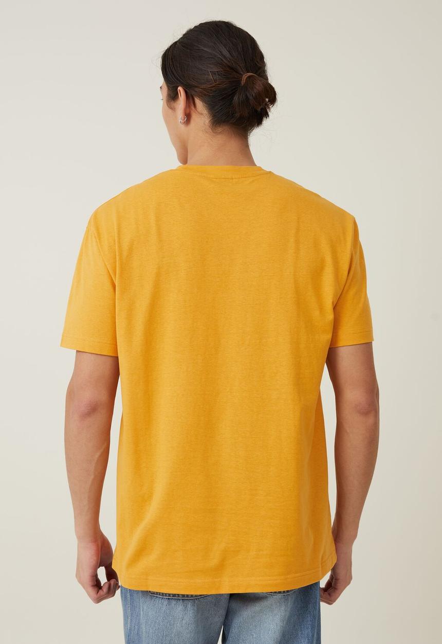Cotton On - Loose fit art t-shirt - aged tellow / route 777