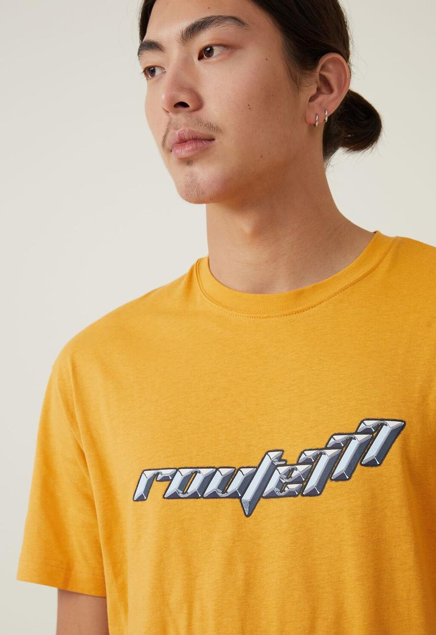 Cotton On - Loose fit art t-shirt - aged tellow / route 777