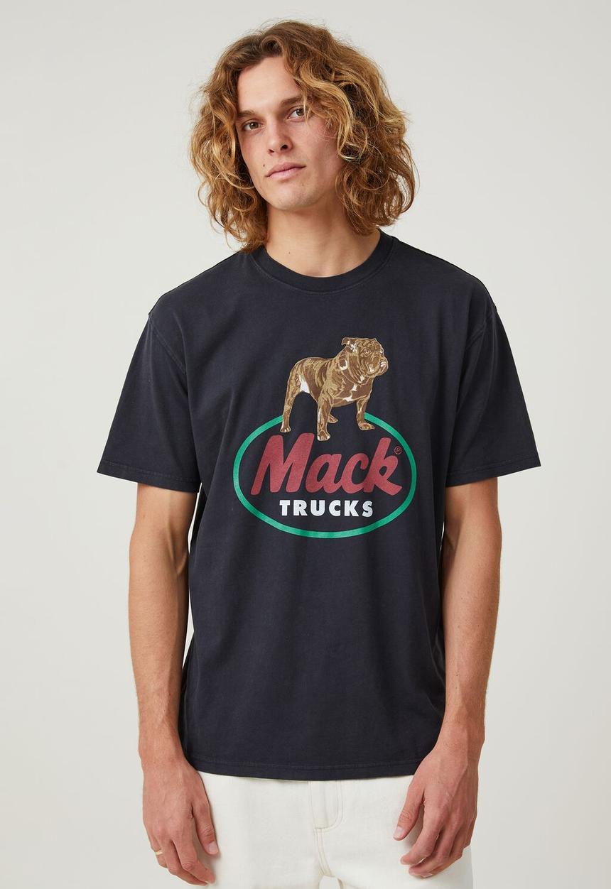 Cotton On - Mack trucks loose fit t-shirt - lcn mac black / vintage logo