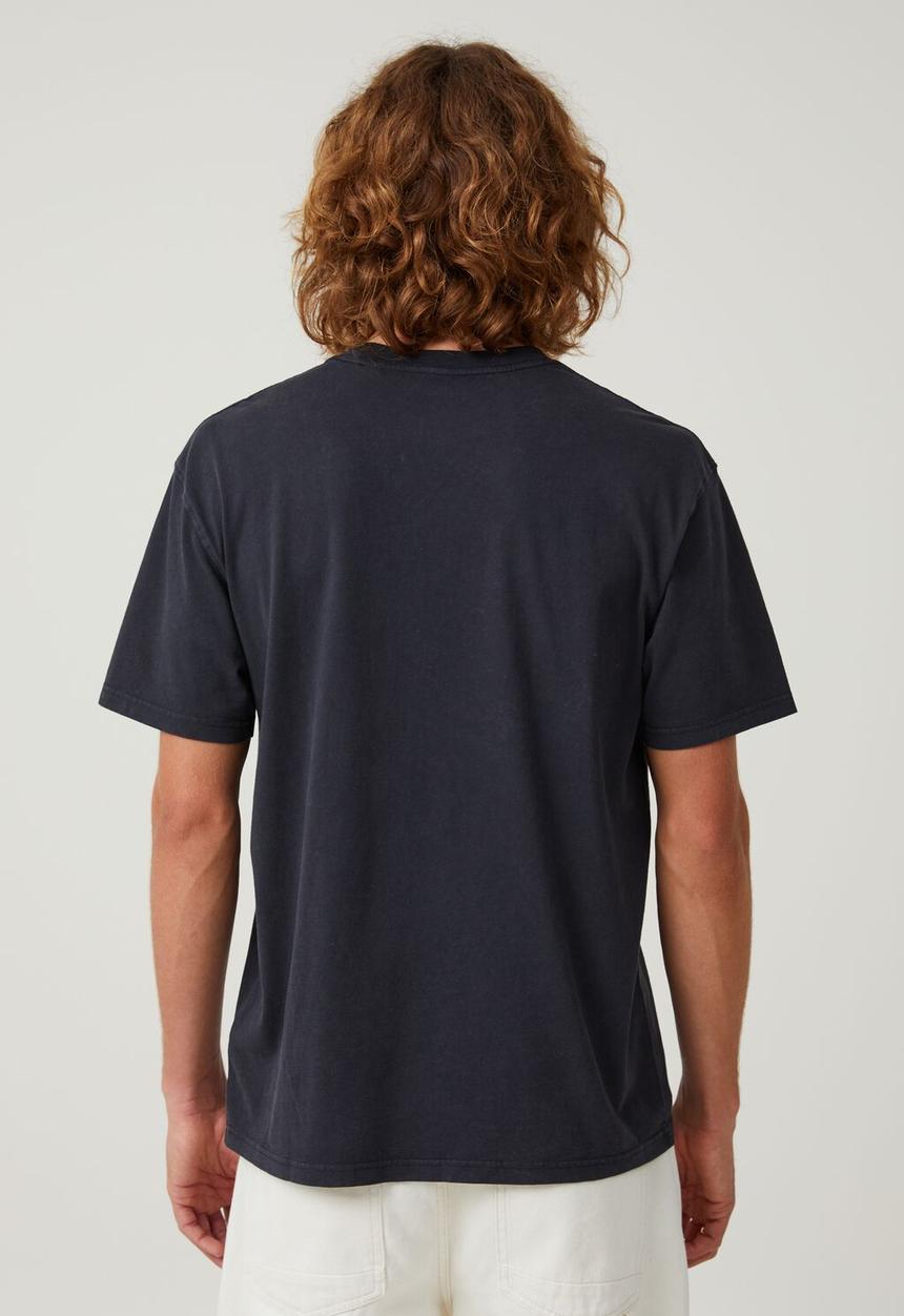 Cotton On - Mack trucks loose fit t-shirt - lcn mac black / vintage logo