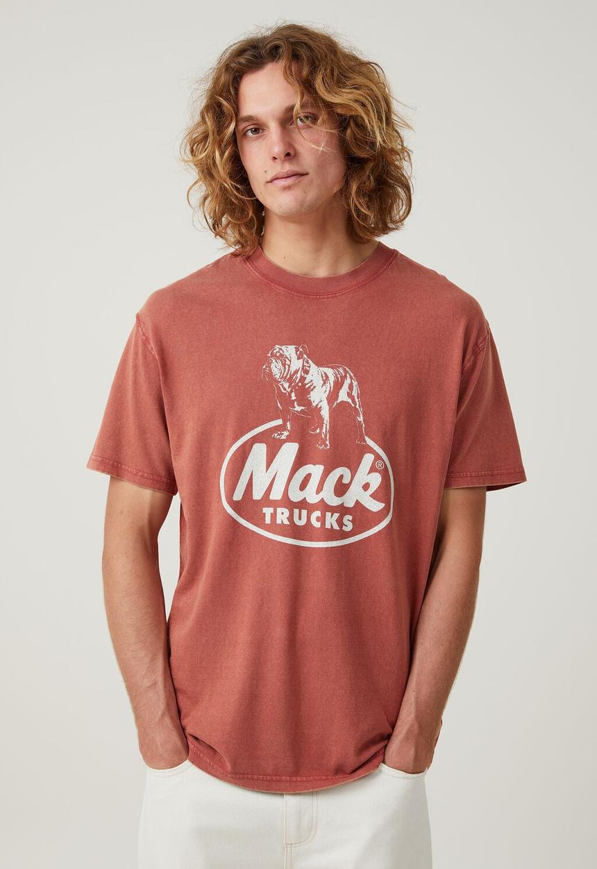Cotton On - Mack trucks loose fit t-shirt - lcn mac bruschetta red / classic logo