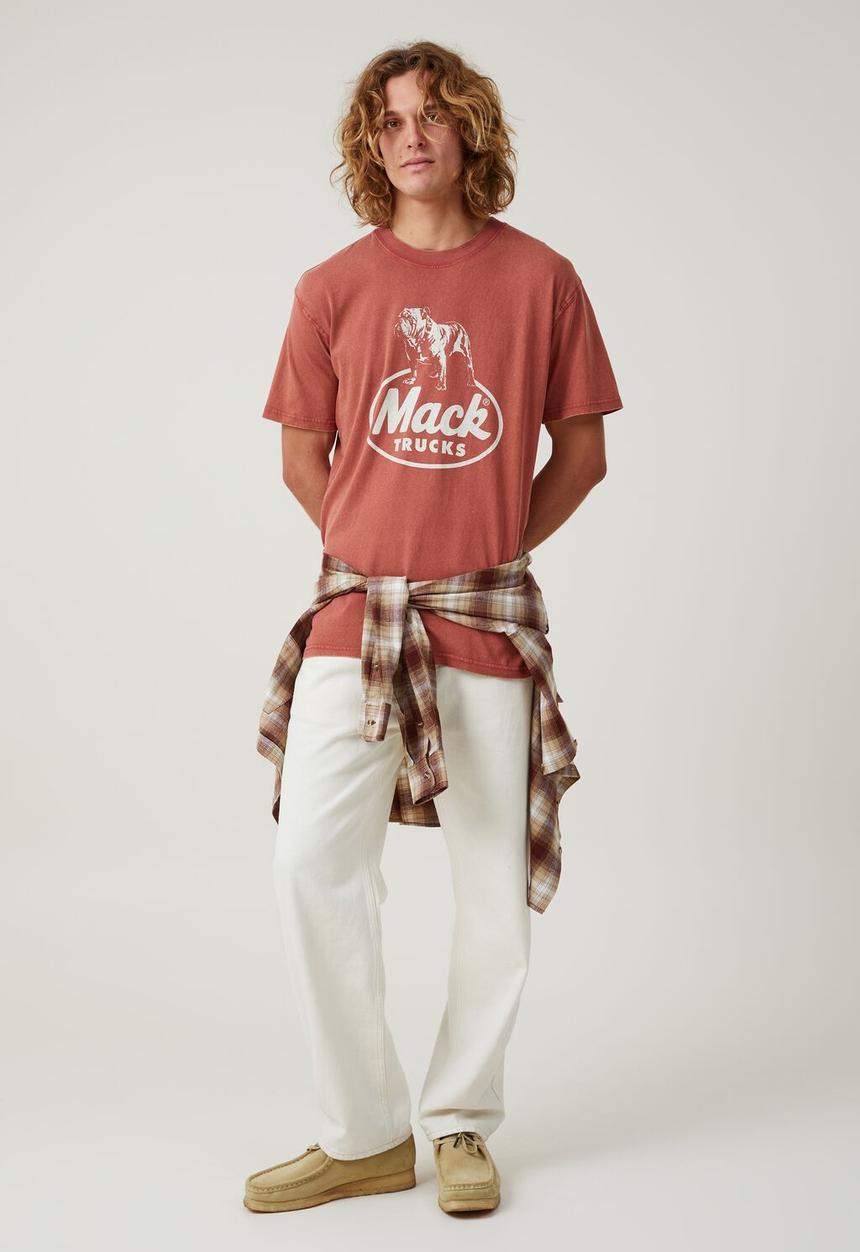 Cotton On - Mack trucks loose fit t-shirt - lcn mac bruschetta red / classic logo