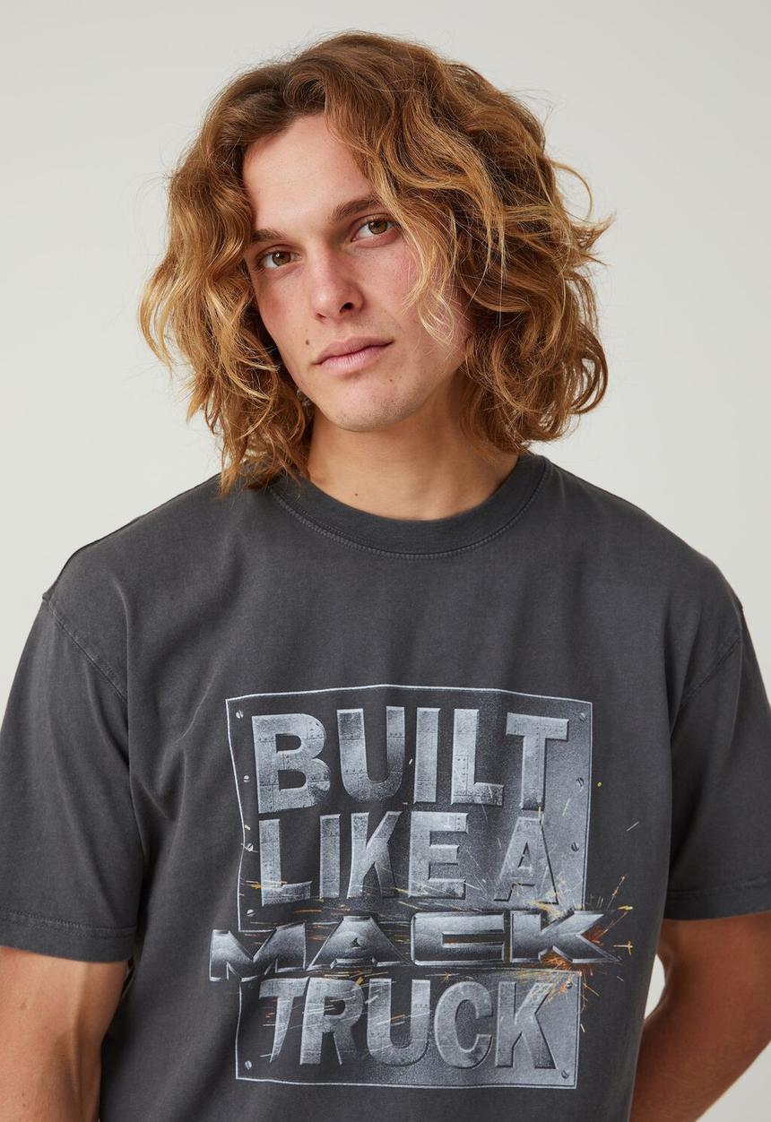 Cotton On - Mack trucks loose fit t-shirt - lcn mac faded slate / chrome