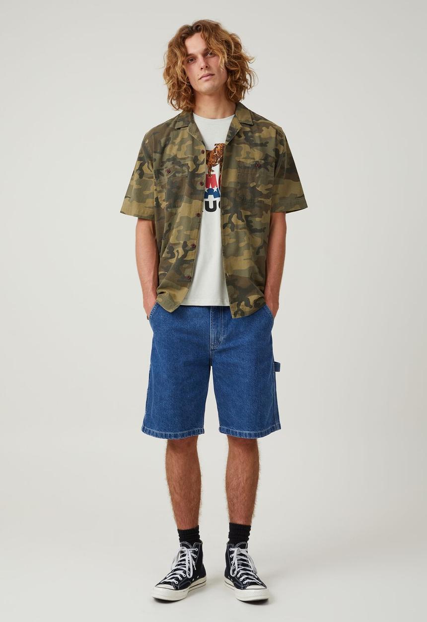 Cotton On - Mack trucks oversized muscle - lcn mac ivory / american dog